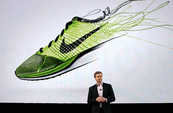 Nike 耐克罕见举行全员大会 CEO Mark Parker道歉