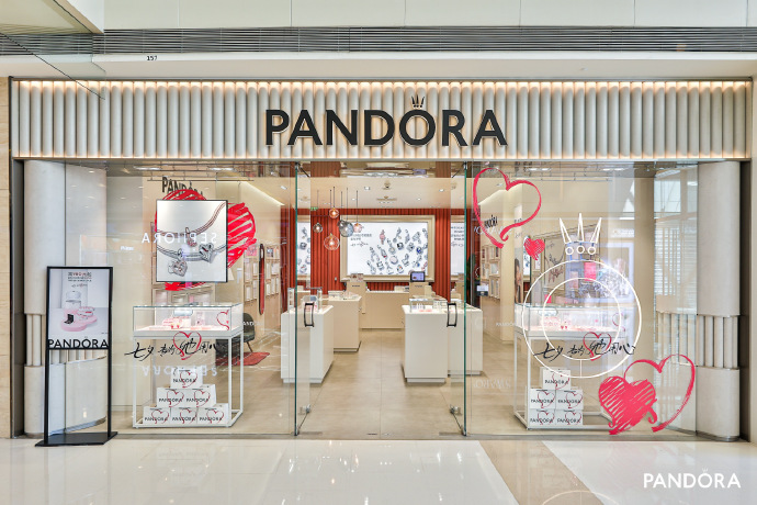 Pandora潘多拉在美国卖疯了 三个月内再次上调全年展望 中国销售继续低迷