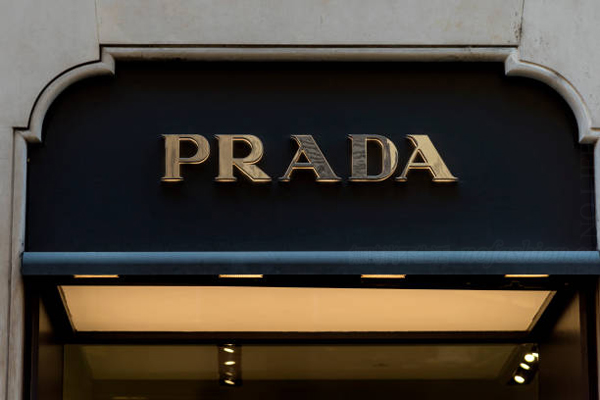 Prada 普拉达全线恶化 蔡徐坤代言下连中国销售都下滑！