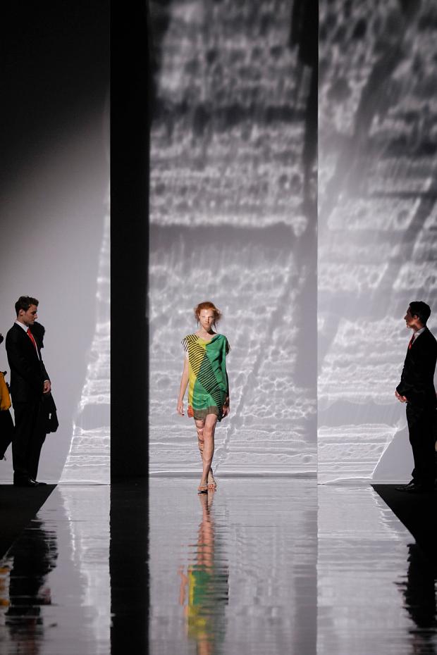 巴黎时装周Issey Miyake Spring 2013 Ready-to-Wear Collection