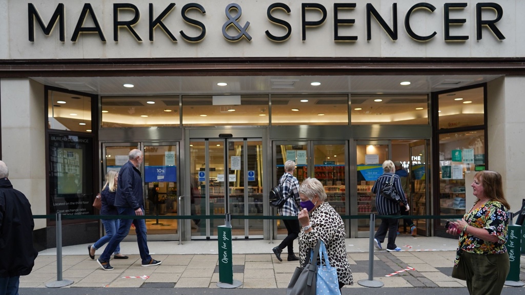 Marks & Spencer马莎百货假日季服装销售意外上涨