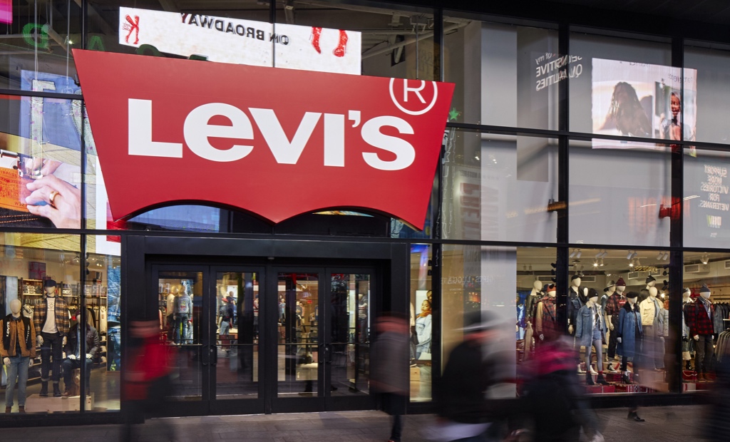 Levi’s李维斯母企Levi Strauss上调上半年销售展望 中国市场首季增长30%