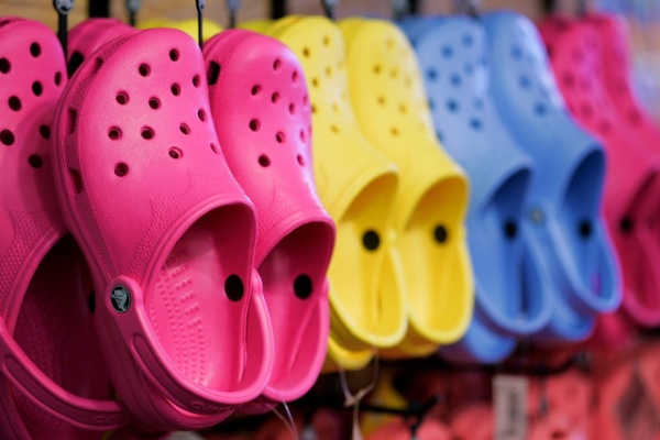 传：Crocs 有意出售