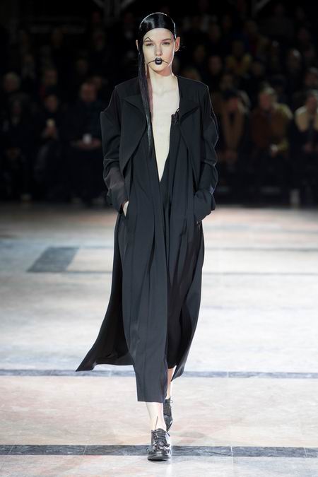 Yohji Yamamoto Fall 2016秋冬巴黎时装周发布