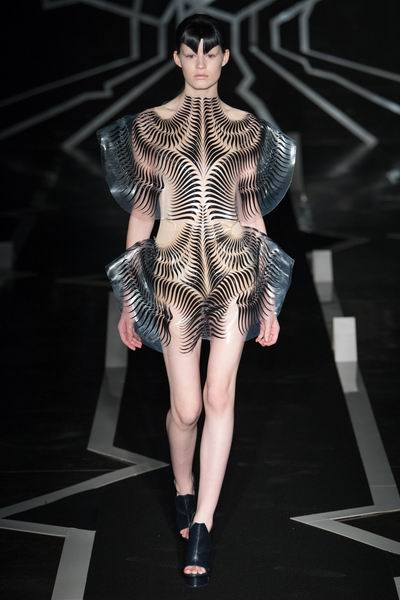 Iris van Herpen Spring Couture 2017春夏巴黎高级定制发布