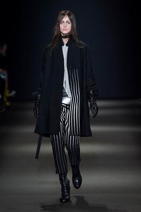 Ann Demeulemeester Fall 2015秋冬巴黎时装周发布