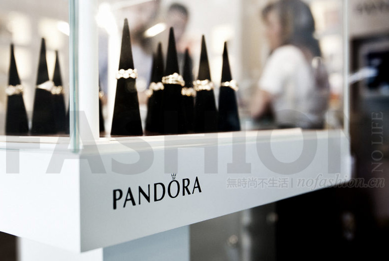 美国挑战不断中国持续放缓 Pandora潘多拉下调全年收入预期 股价创一年新低