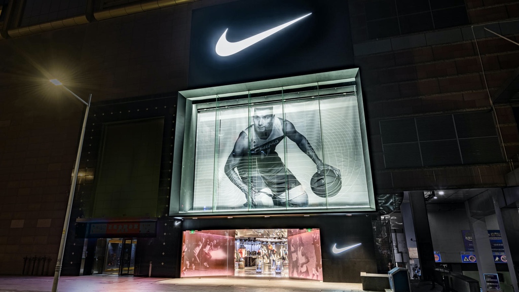 数字业务增长提速 Nike耐克集团恢复盈利 股价创新高