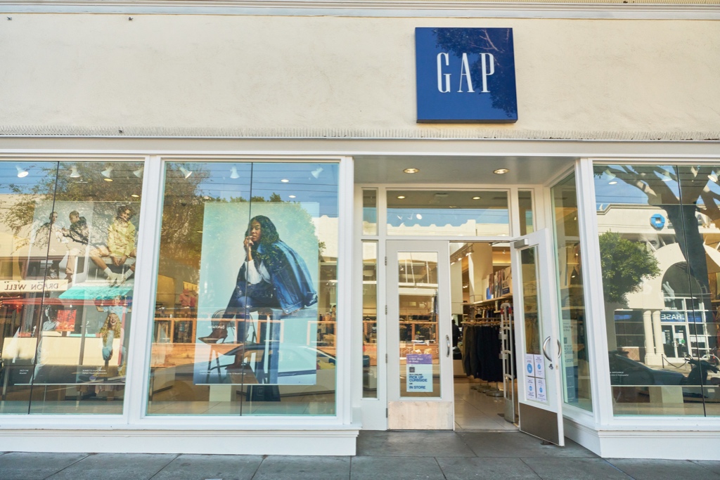 Gap盖璞集团预计2021年恢复销售和盈利增长 CEO称Yeezy Gap如常推进 上半年可上市
